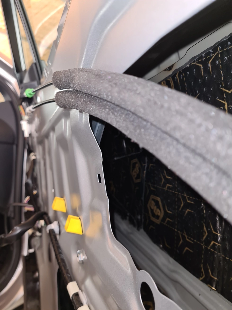 Wygłuszenie drzwi Toyota CR-H śląskie Wygłuszenie drzwi Toyota CR-H śląskie
