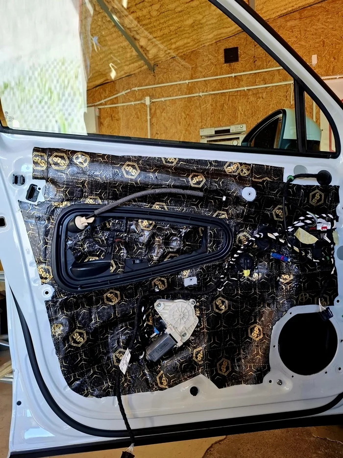 VW Tiguan wygłuszanie drzwi Zabrze VW Tiguan wygłuszanie drzwi Zabrze