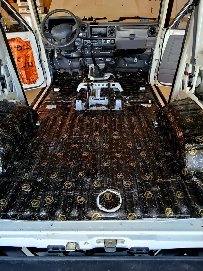Wyciszenie podłogi Toyota Land Cruiser Wyciszenie podłogi Toyota Land Cruiser