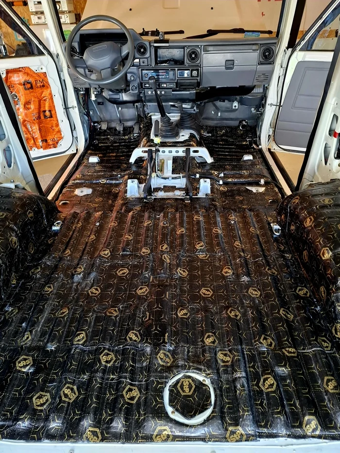 Wyciszenie podłogi Toyota Land Cruiser Wyciszenie podłogi Toyota Land Cruiser