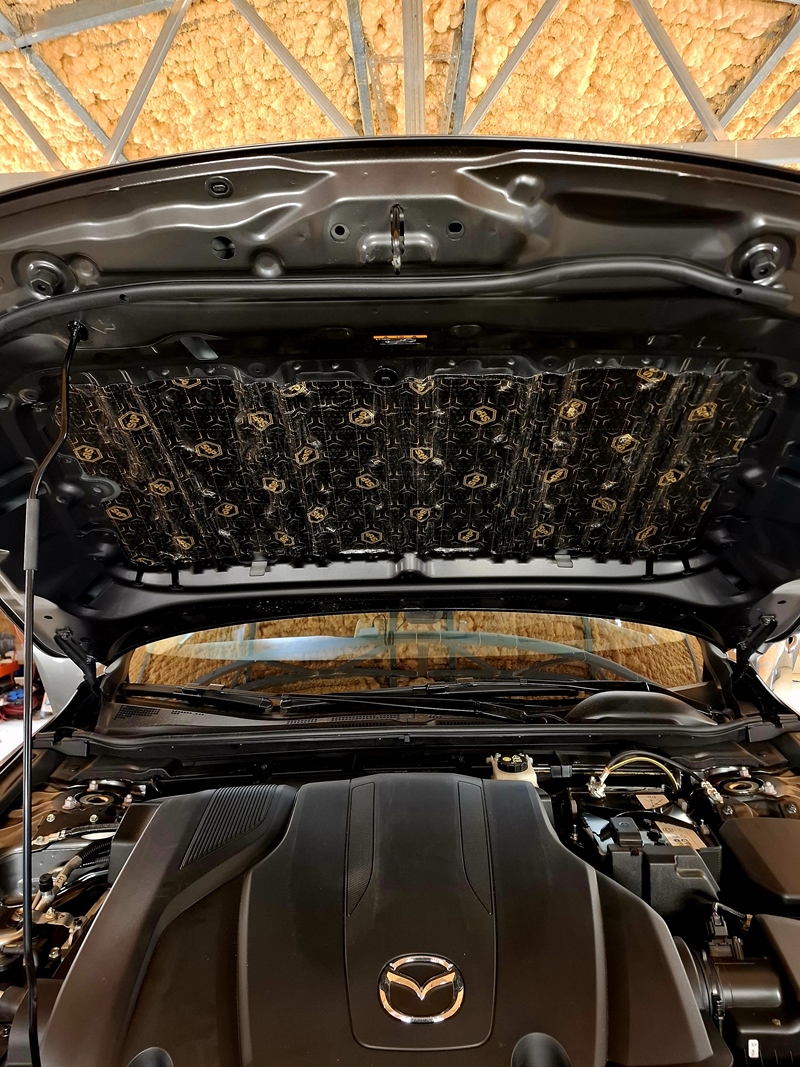 Wyciszenie maski Mazda 3