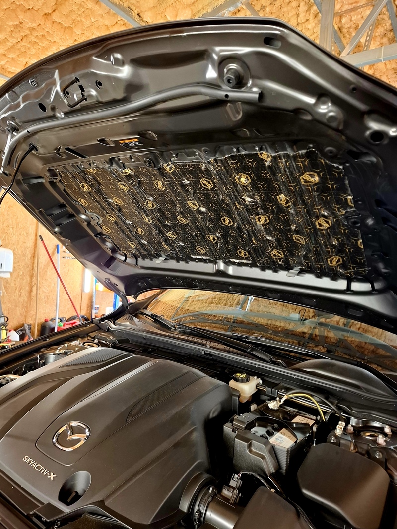 Wyciszenie maski Mazda 3