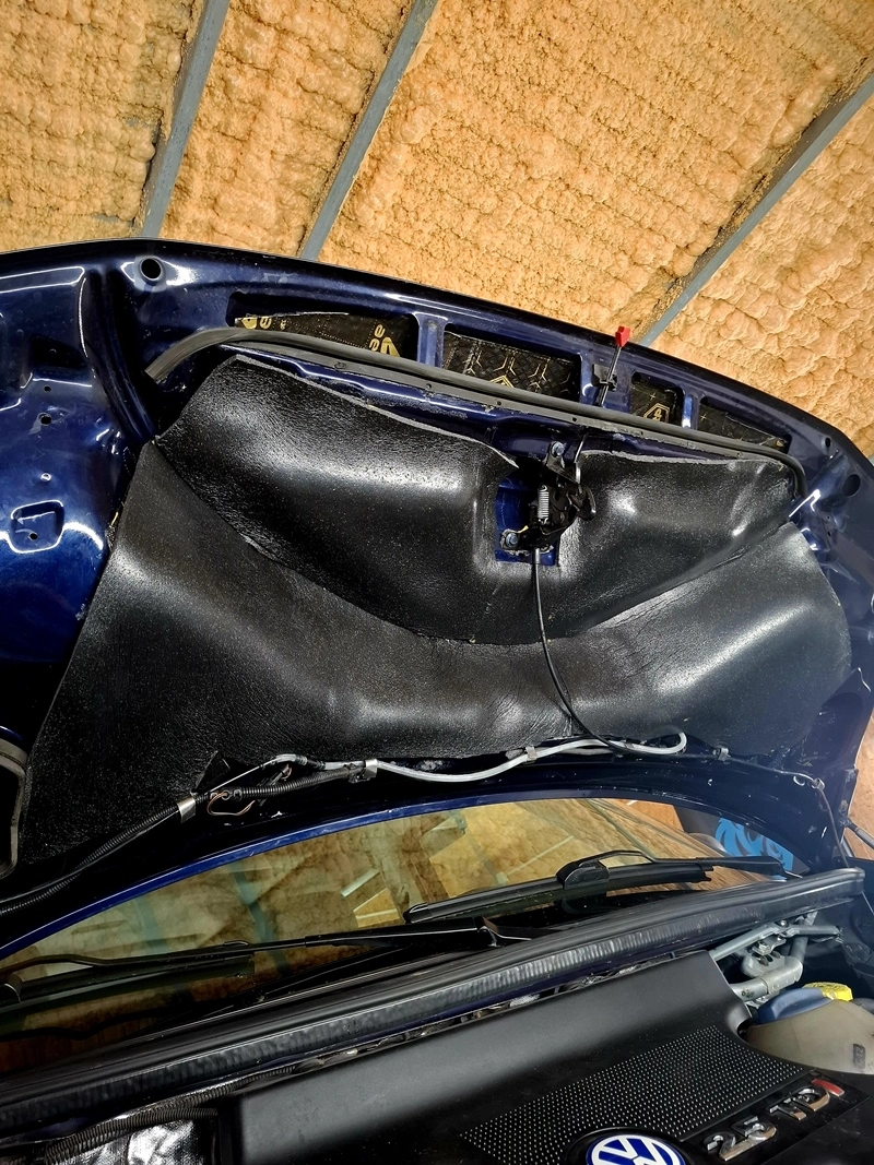 Wyciszenie maski VW Caravelle