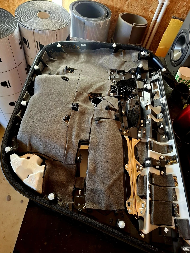 Mazda 3 wygłuszenie drzwi 