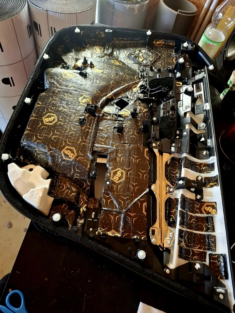 Mazda 3 wygłuszenie drzwi 